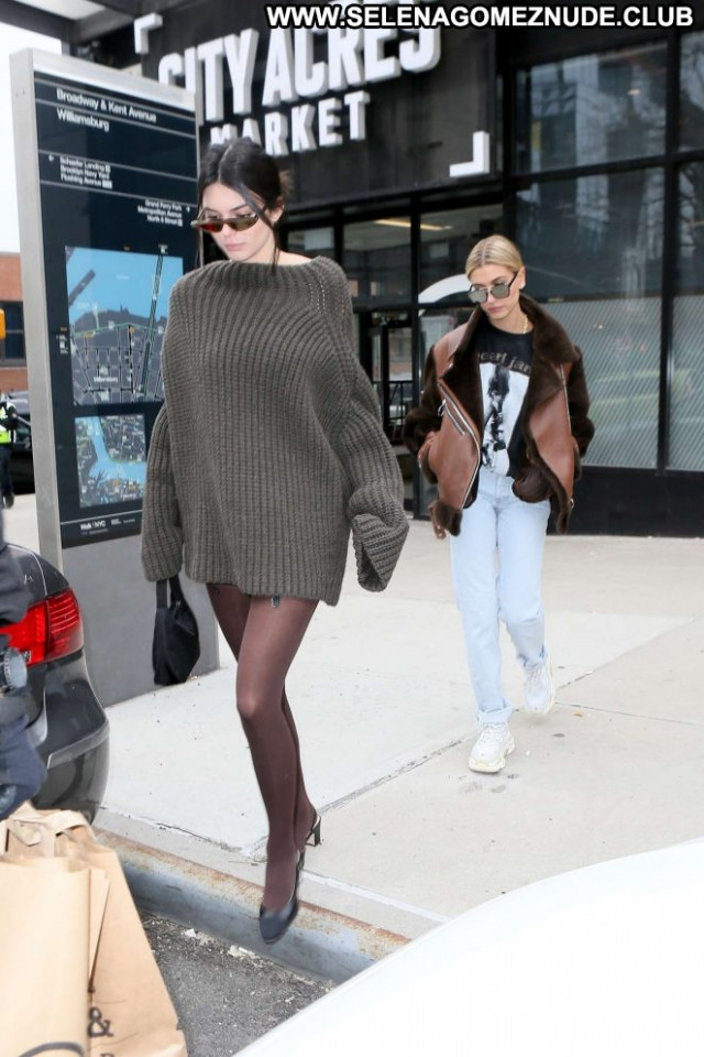 Kendall Jenner New York Posing Hot Babe Beautiful Celebrity New York