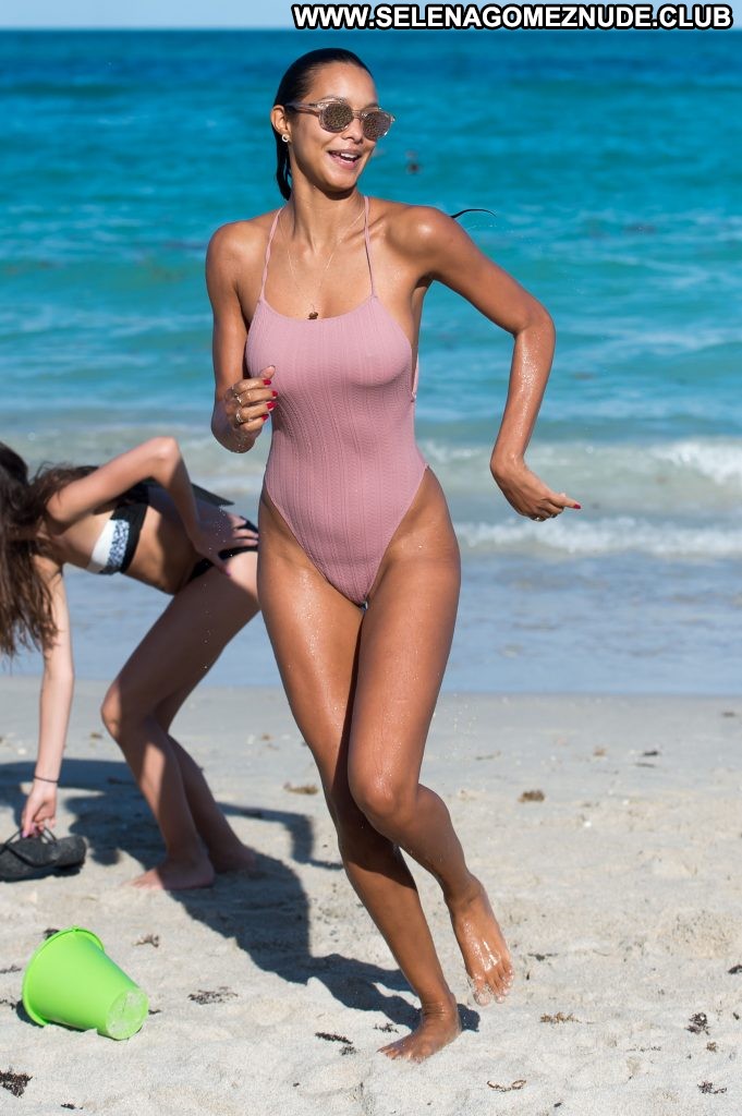 Miami Beach Yana Koshkina Babe Legs Hot Nyc Celebrity Mali Sex Actress  Swimsuit Dad Beautiful Sexy Bra Park Celebrity Model