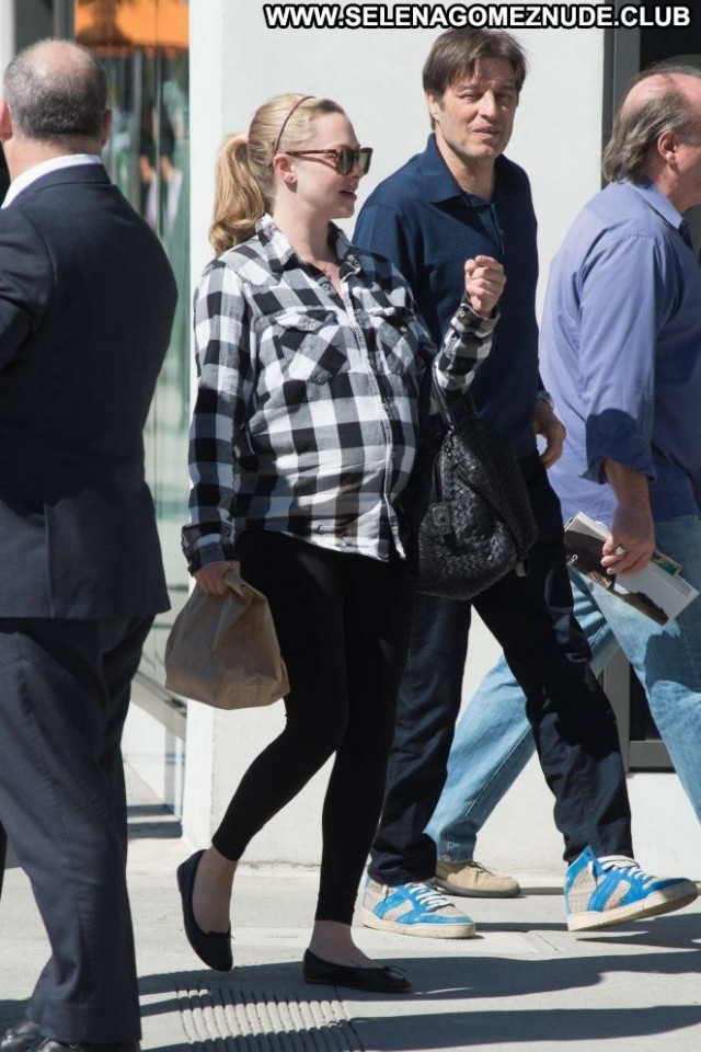 Amanda Seyfried Los Angeles Celebrity Paparazzi Los Angeles Posing