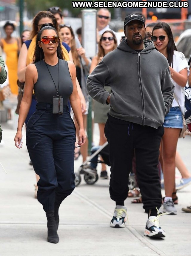 Kim Kardashian Posing Hot Nyc Paparazzi Babe Celebrity