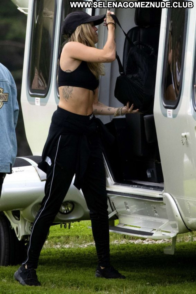 Miley Cyrus No Source Celebrity Posing Hot Babe Beautiful Paparazzi