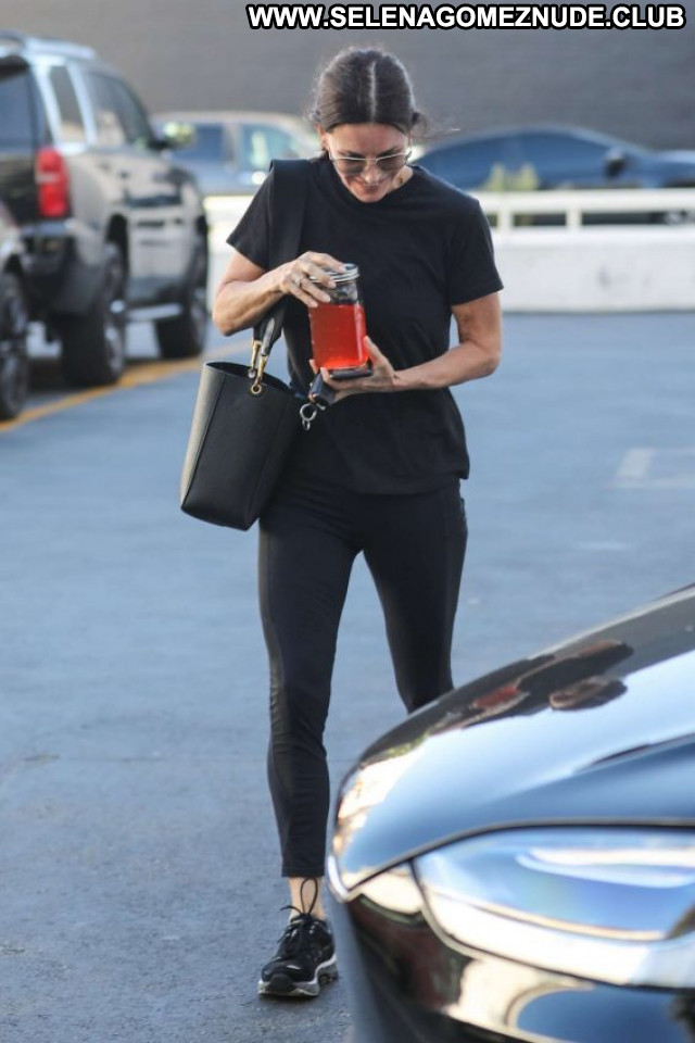 Courteney Cox Beverly Hills Babe Posing Hot Beautiful Celebrity