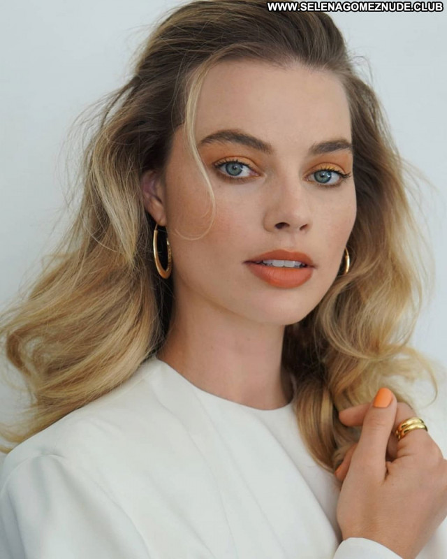 Margot Robbie No Source Sexy Celebrity Babe Beautiful Posing Hot