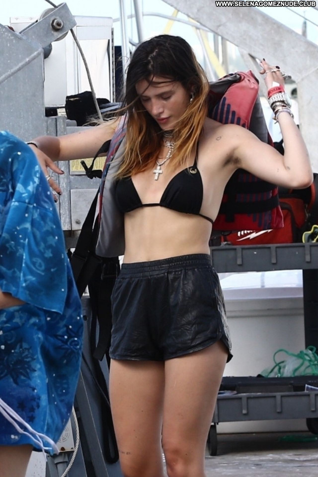 Bella Thorne No Source  Celebrity Babe Posing Hot Beautiful Sexy
