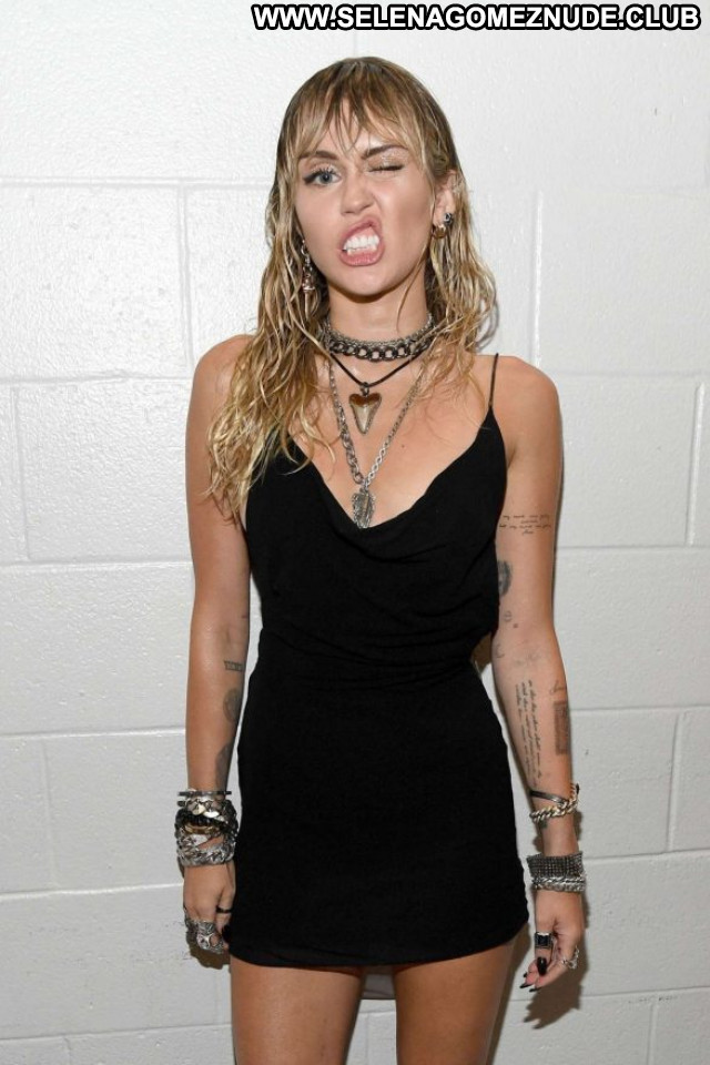 Miley Cyrus No Source  Posing Hot Celebrity Babe Paparazzi Beautiful