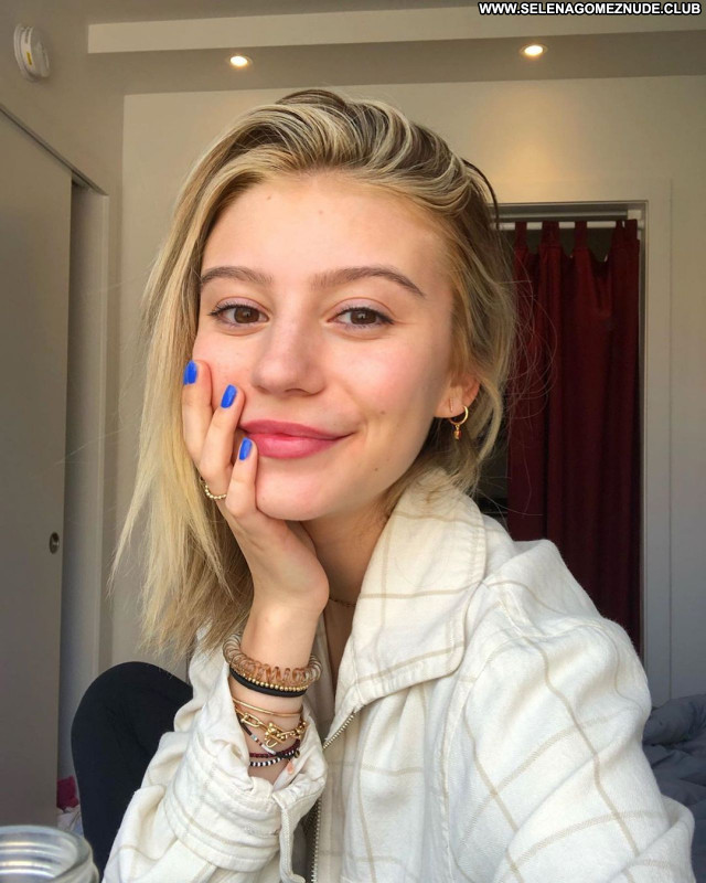 G Hannelius No Source Posing Hot Beautiful Babe Sexy Celebrity Nude Celebrities Mobile