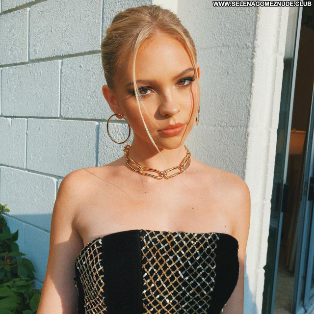 Jordyn Jones No Source Posing Hot Beautiful Sexy Celebrity Babe