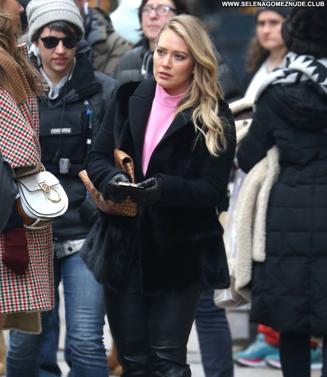 Hilary Duff No Source Posing Hot Beautiful Celebrity Sexy Babe