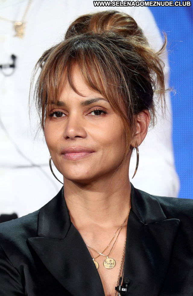 Halle Berry No Source Sexy Posing Hot Babe Celebrity Beautiful