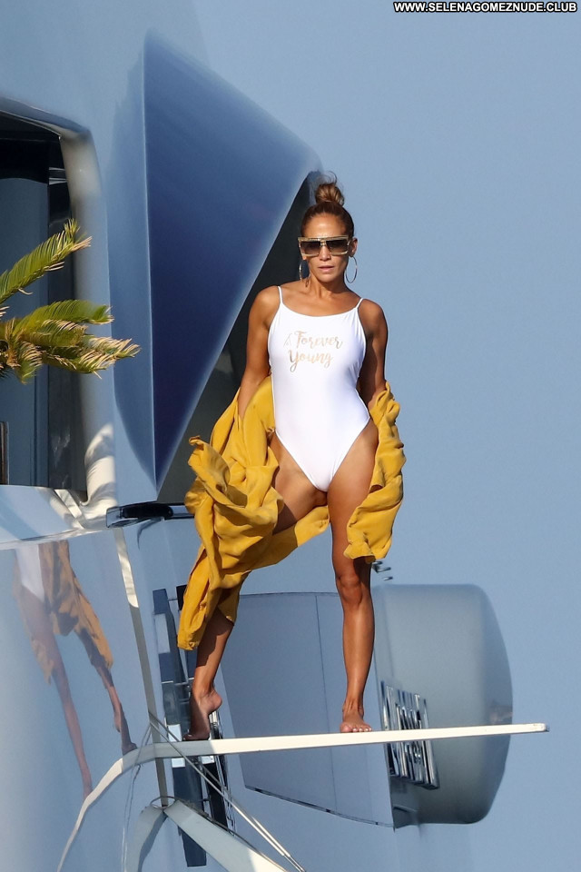 Jennifer Lopez No Source  Bus Celebrity Posing Hot Beautiful Babe