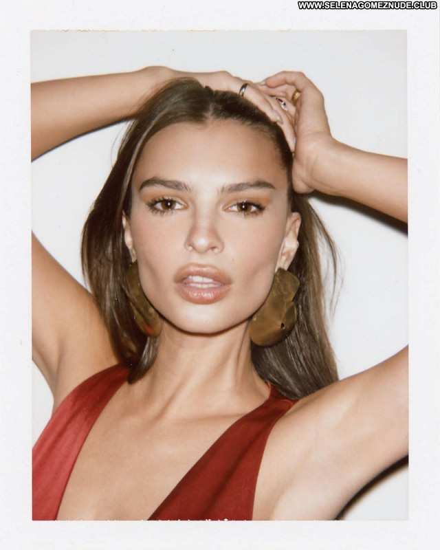 Emily Ratajkowski No Source  Sexy Posing Hot Babe Beautiful Celebrity