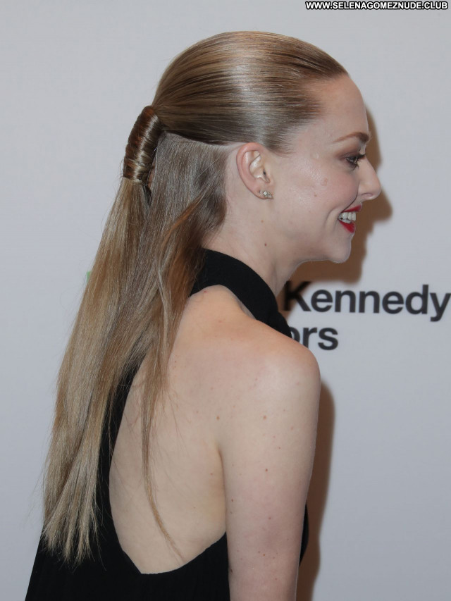 Amanda Seyfried No Source  Sexy Celebrity Beautiful Posing Hot Babe