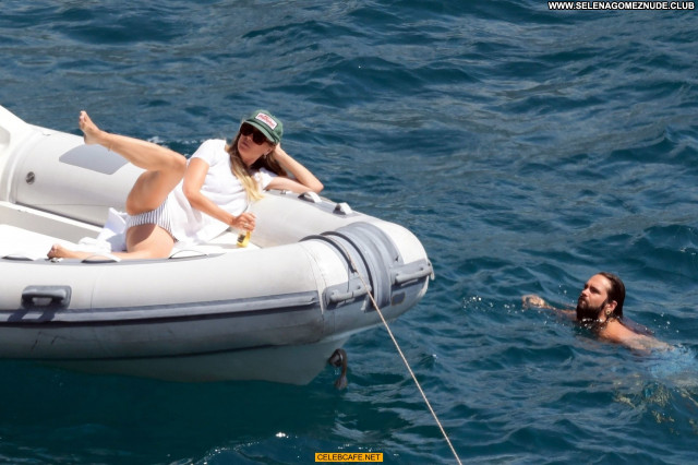 Heidi Klum No Source Posing Hot Yacht Celebrity Topless Toples