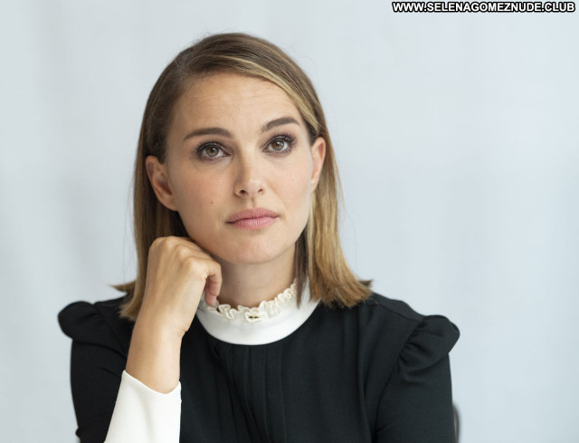 Natalie Portman No Source Sexy Beautiful Posing Hot Celebrity Babe