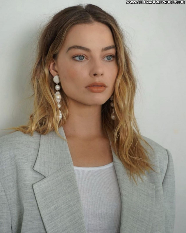 Margot Robbie No Source Babe Sexy Posing Hot Celebrity Beautiful