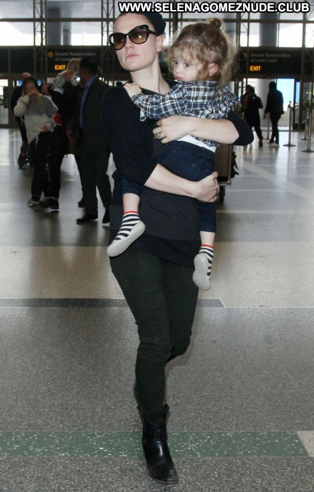 Anna Paquin Lax Airport Lax Airport Posing Hot Paparazzi Babe