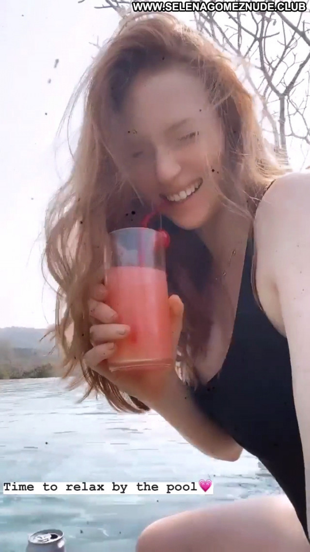 Larsen Thompson Beautiful Babe Celebrity Paparazzi Posing