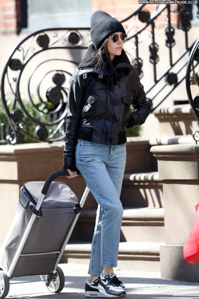 Jennifer Connelly New York Posing Hot Paparazzi Celebrity Beautiful