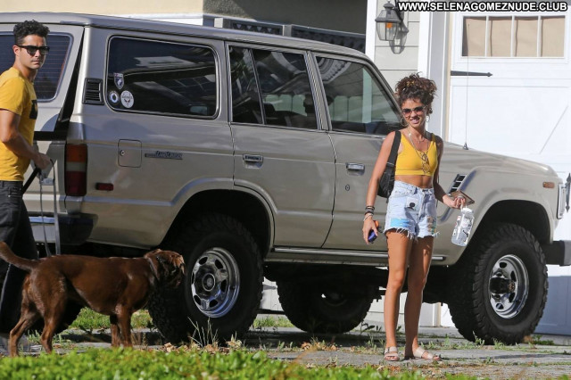 Sarah Hyland Los Angeles Celebrity Beautiful Posing Hot Babe Paparazzi